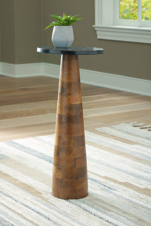 Quinndon Accent Table - Jax Mattress (Jacksonville, FL)